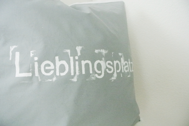 • nähen • Kissen zum kuscheln mit Schriftzug Lieblingsplatz