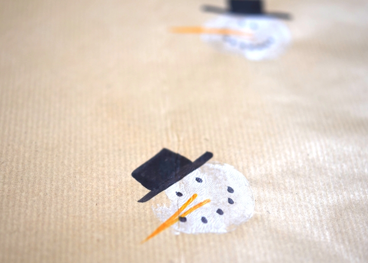 • diy • Geschenkpapier selber designen • Schneemann • Hut nicht vergessen