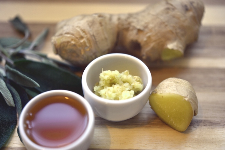 • lecker • Erkältungstee für Halsschmerzgeplagte und Wärmebedürftige - Ingwer, Honig, Salbei