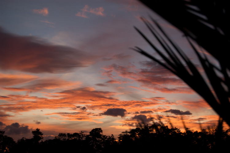 Sonnenuntergang - Unterwegs mit dem Auto in Costa Ricca