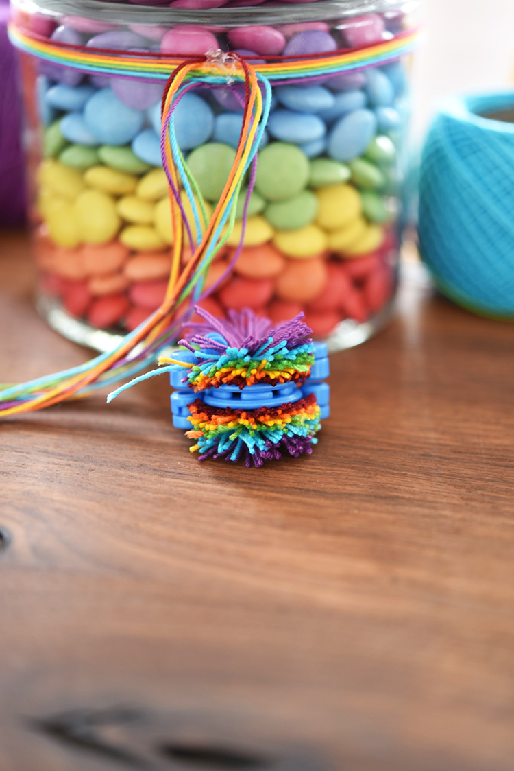 • diy • Regenbogen im Glas - Smarties zum verschenken • Pommel herstellen