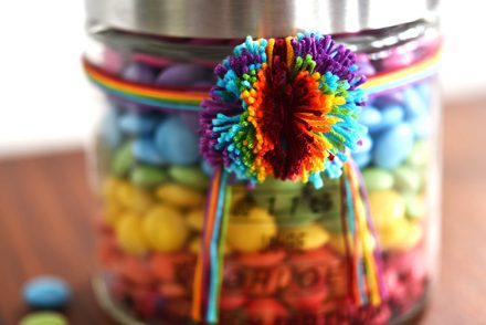 • diy • Regenbogen im Glas - Smarties zum verschenken