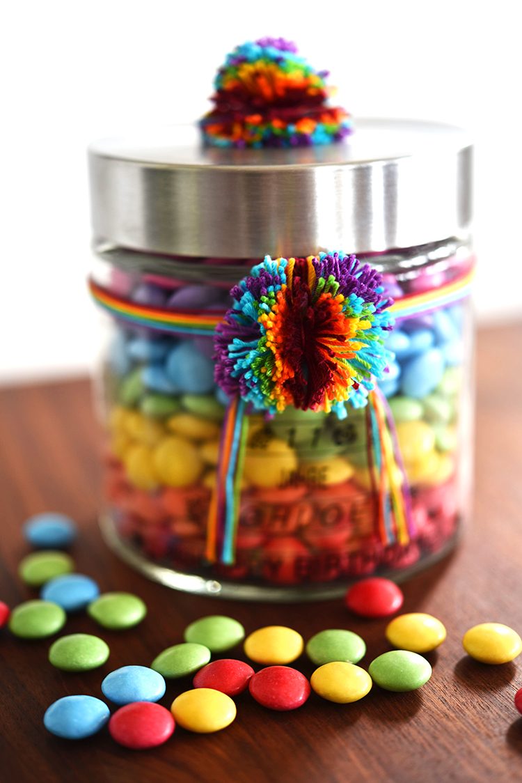 • diy • Regenbogen im Glas - Smarties zum verschenken