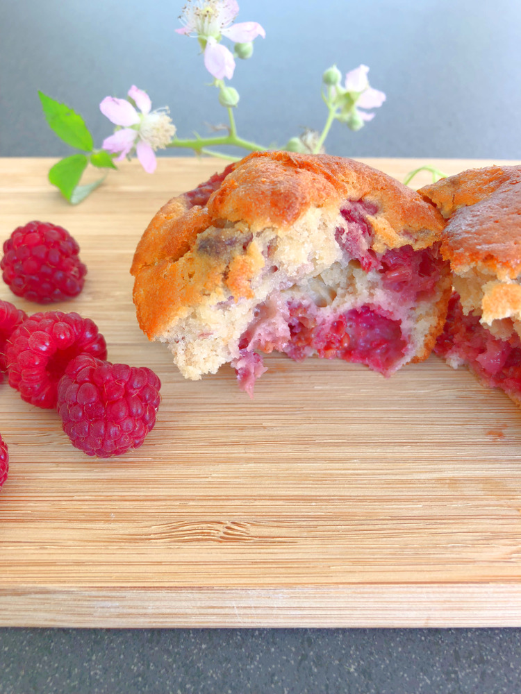 • lecker • Himbeermuffins und einen Blick in meinen Garten • Muffins aus Himbeeren